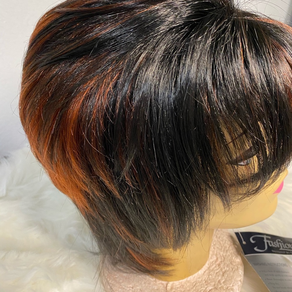 Wig - Picture 3 of 6